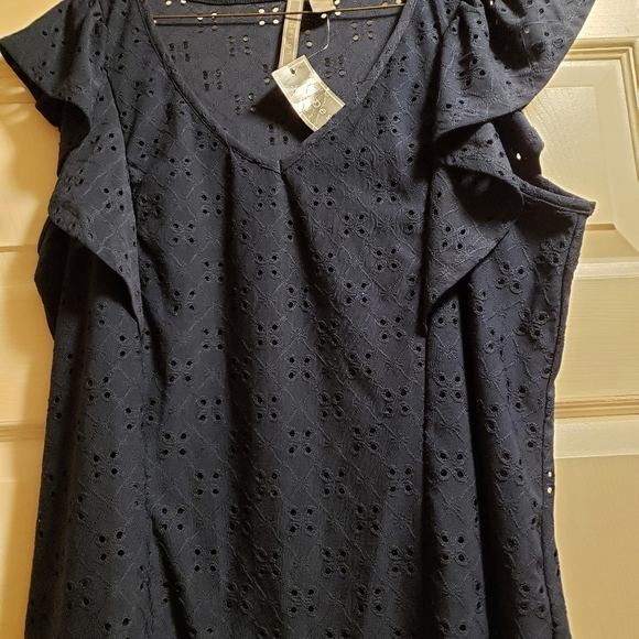 🌼Ladies top​​ - Picture 6 of 7